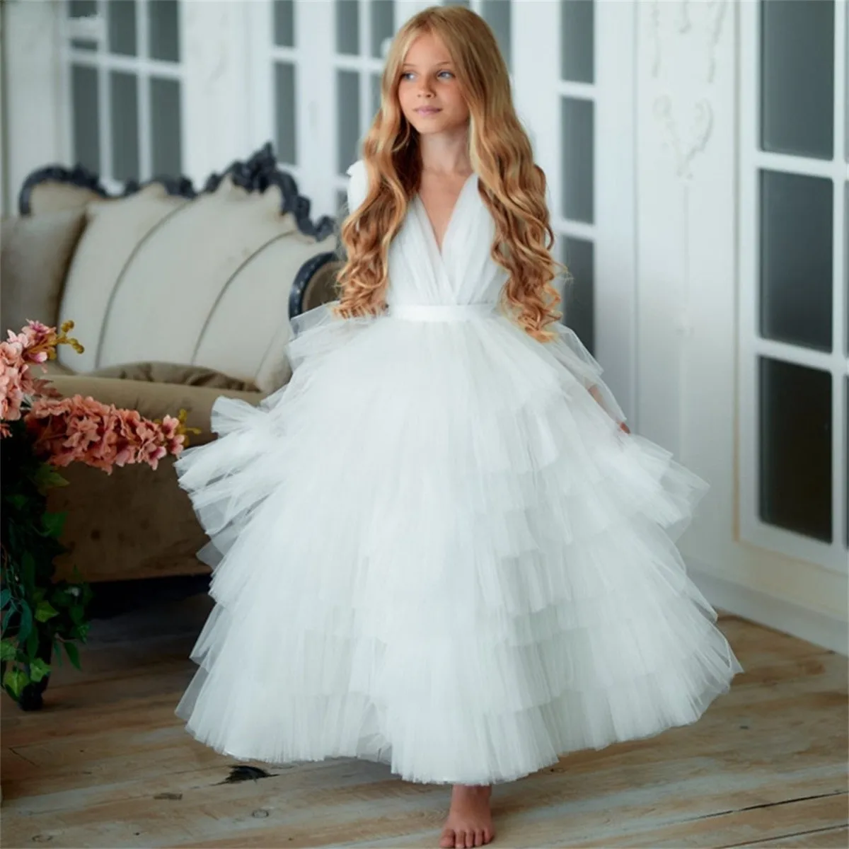 

Simple Style Flower Girl Dresses Tulle Tiered For Wedding Puffy V-neck Sleeveless Kids First Communion Party Formal Evening Dres