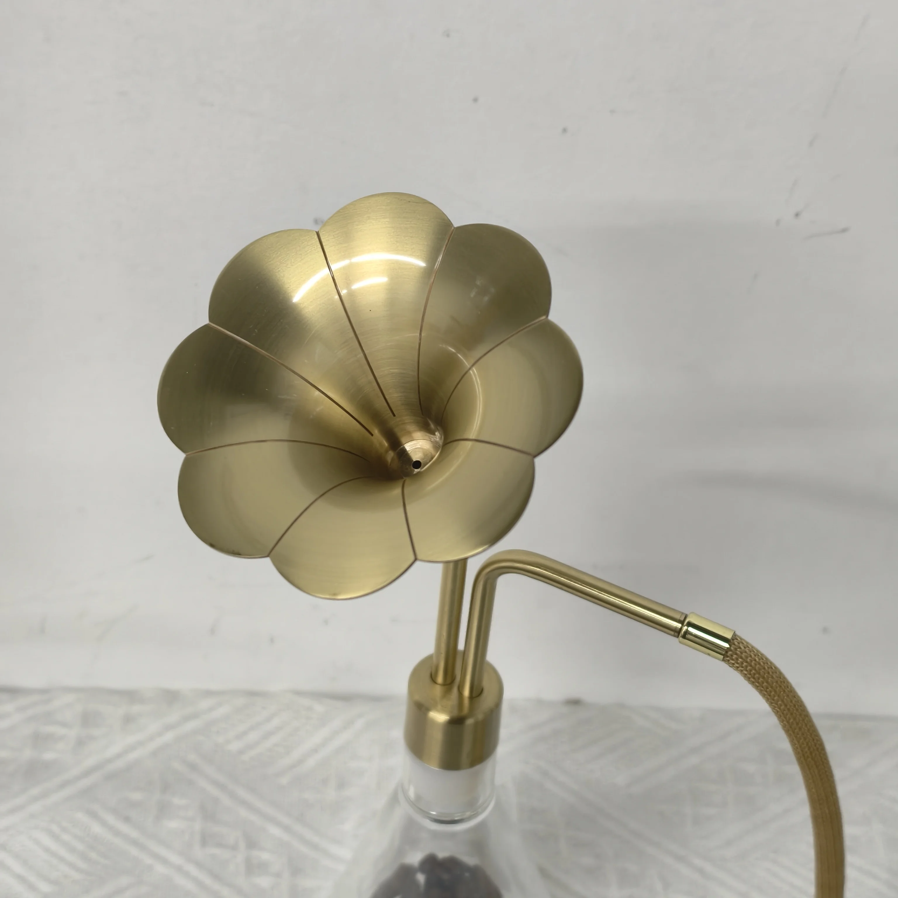 2 Sets New Arrival 80ml Gold Flower Shape Smell Bottle with Airbag Sprayer for Perfume Scent Testing Display