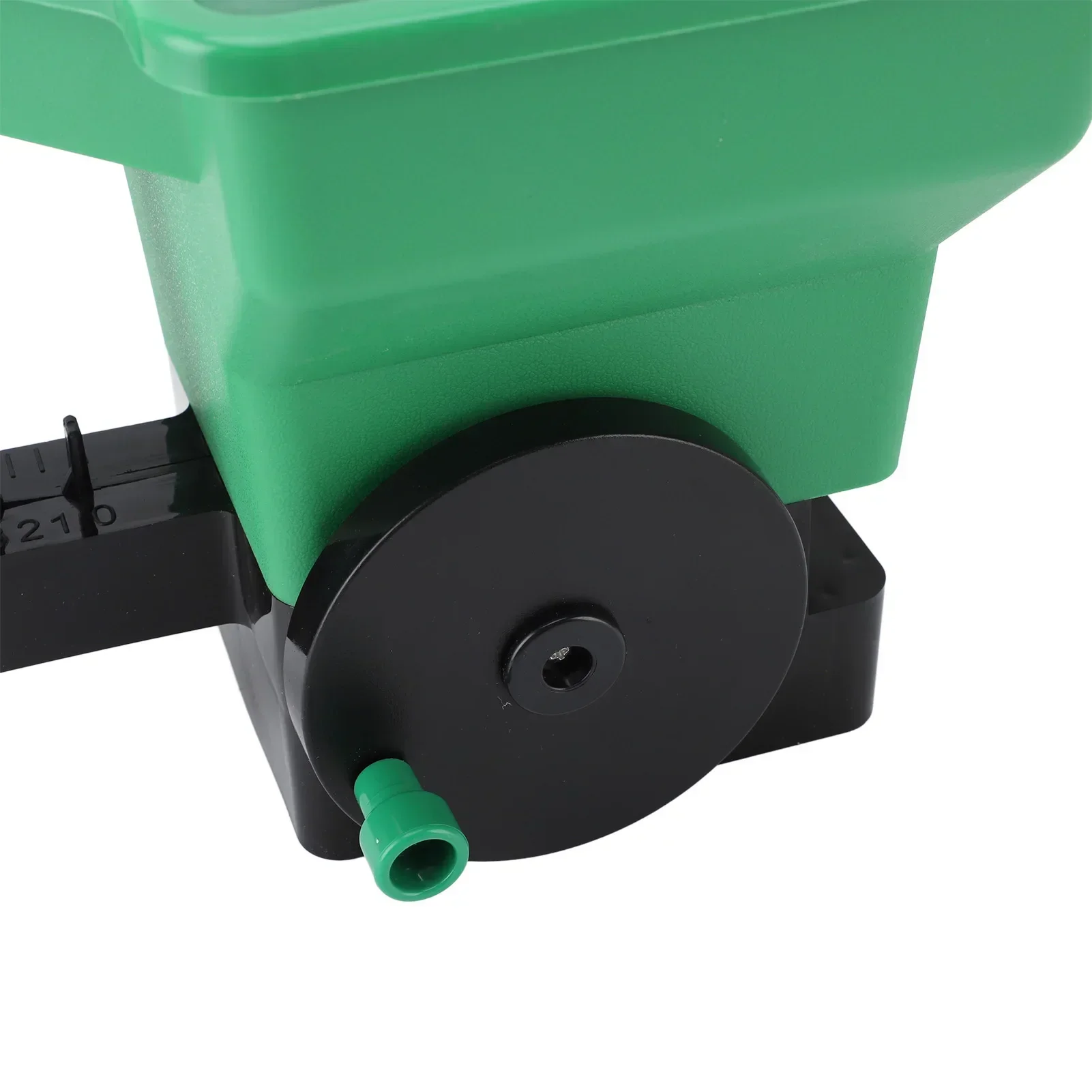 2026 new model advanced latest models handheld manual lawn garden spreader labor saving small hand spreader for fertilizer salt
