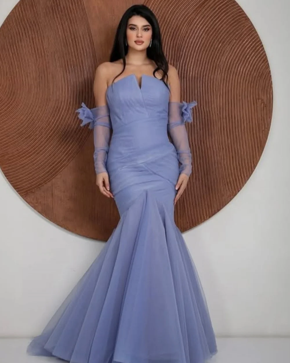 カスタマイズされたモダンなスタイルのエレガントなチュールプリーツシャーリングマーメイドストラップレスミディドレスオーダーメイドの特別な日のドレスサイズありセクシー