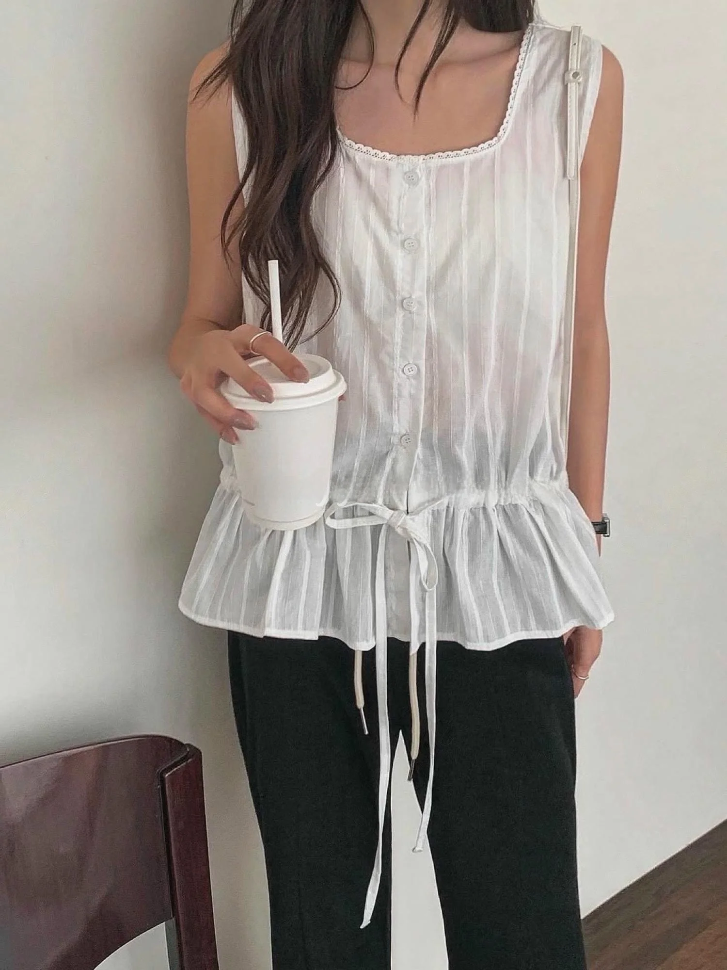 

Sweet Lace Trimmed Square Collar Svel Commute Ready Women's Base Layer irt Korean Sle Versatile Inner Wear Top