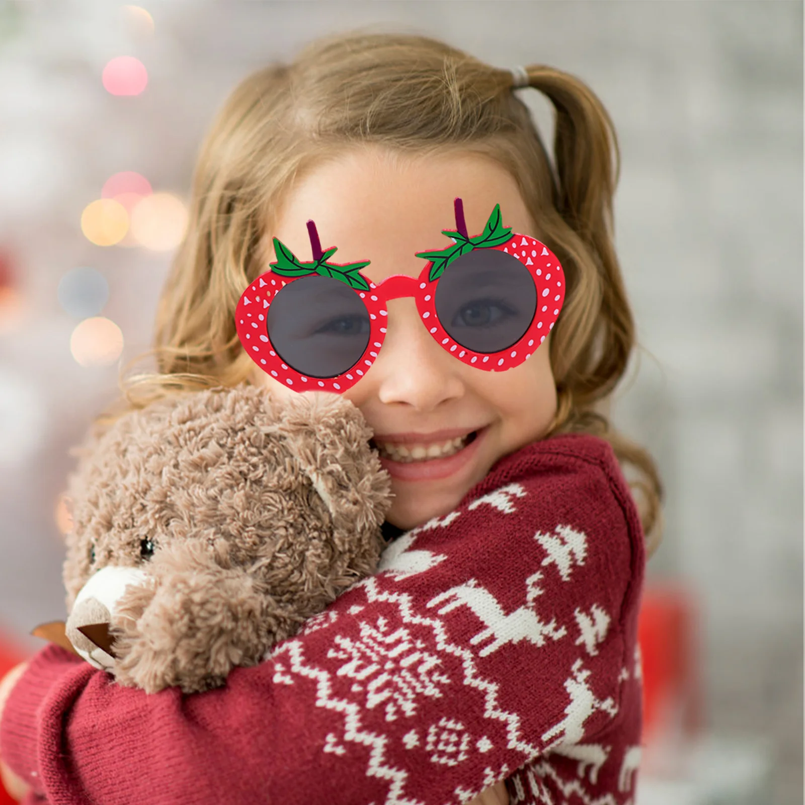 

4Pcs Strawberry Sunglasses Playful Fruit Inspired Uv Protection Style Glasses for Graduation Party Event Use