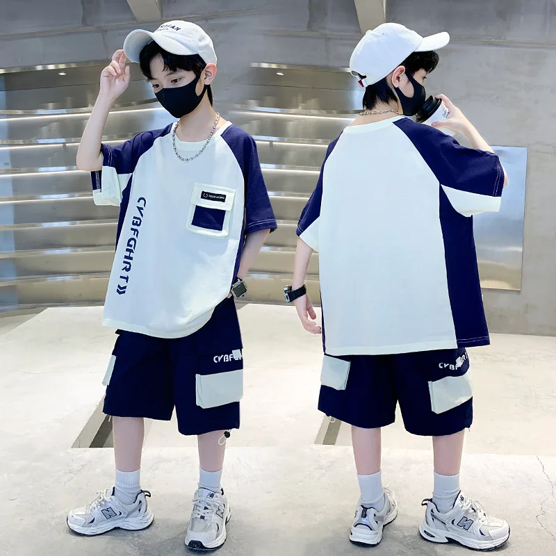 

Новый детский хлопковый спортивный костюм для мальчиков-подростков, модный лоскутный комплект верхней и нижней одежды, крутой детский летний костюм, наряд из 2 предметов