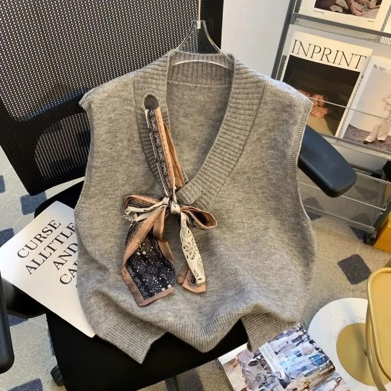 Gray V-neck Bow Vest Vest Women's 2025 Spring Design High-level Knitted Vest