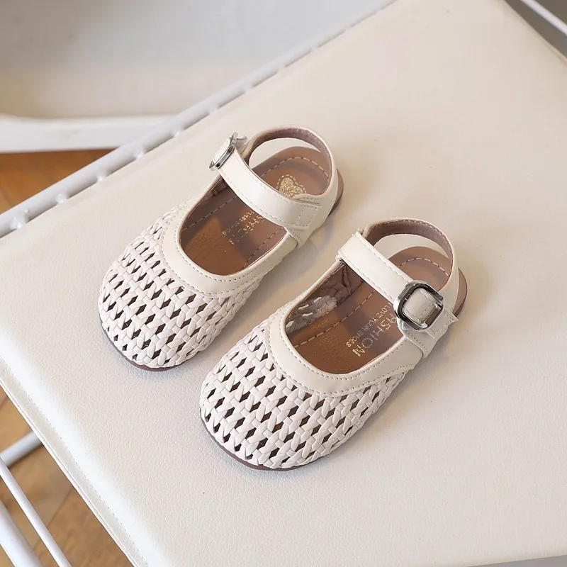 أحذية بناتي جديدة لعام 2025 صنادل صيفية للأطفال غير قابلة للانزلاق نعل ناعم أحذية الأميرة المريحة والمسامية للأطفال #2