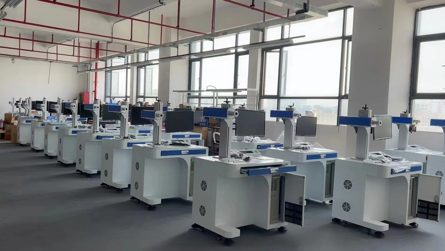 آلة الوسم بليزر الألياف لسطح المكتب 20 30 وات 50 وات للاستخدام المنزلي للسكين المعدني