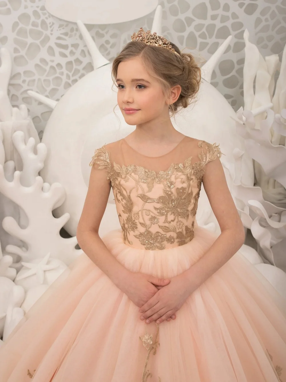Girls Luxury Golden Lace Appliques Dresses For Birthday Party Charming Bow Oneck Princess Gown School Performance Wear 2-14Y