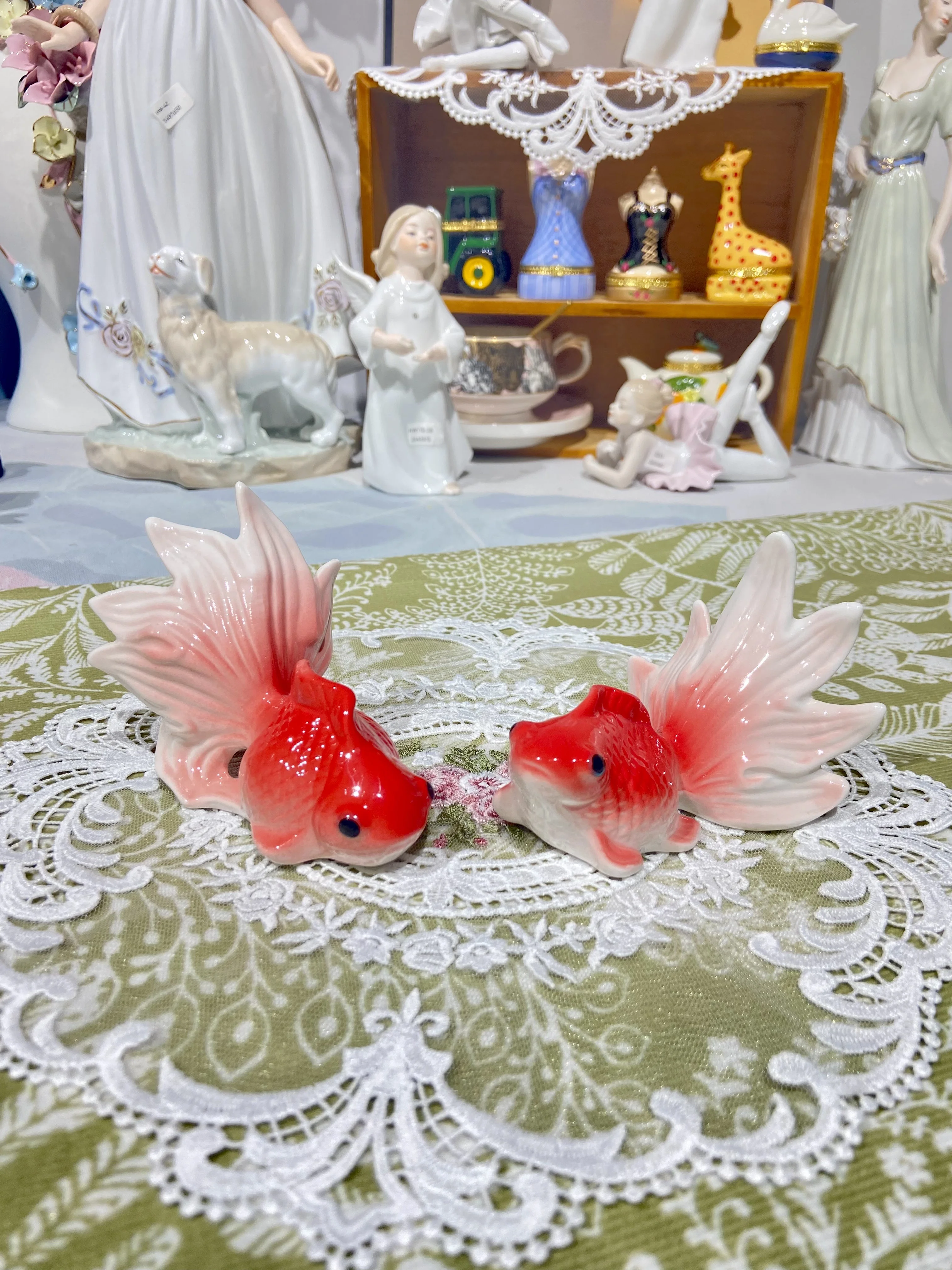 

Home Ceramic Goldfish Couple Ornament Wedding Living Room Bedroom Model Room Bar Store Wine Cabinet Decoration Fish Tank