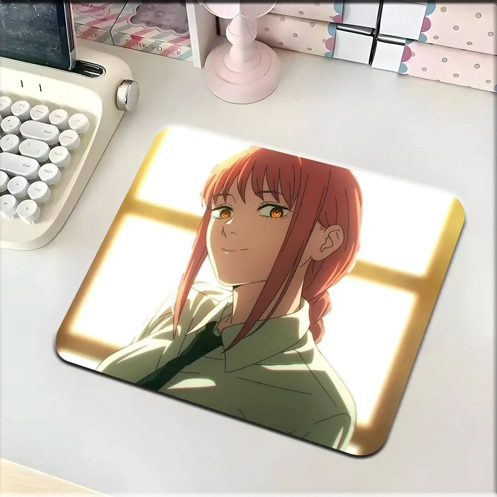 อะนิเมะ Chainsaw Man Makima แผ่นรองเมาส์ขนาดเล็กแผ่นรองคีย์บอร์ดแล็ปท็อปเบาะรองนั่งแผ่นรองโต๊ะกันลื่น