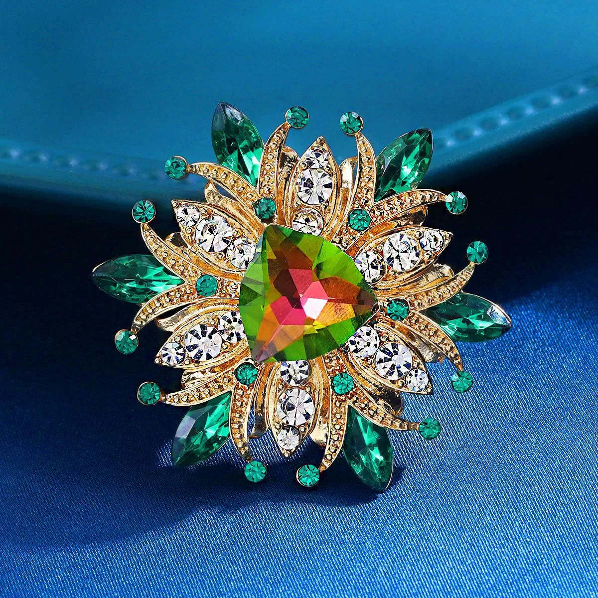 Elegant Crystal Flower Brooch Pin Women's Fashion High-End Alloy Diamond Embedded Clothing Accessory Lapel Pin Trending