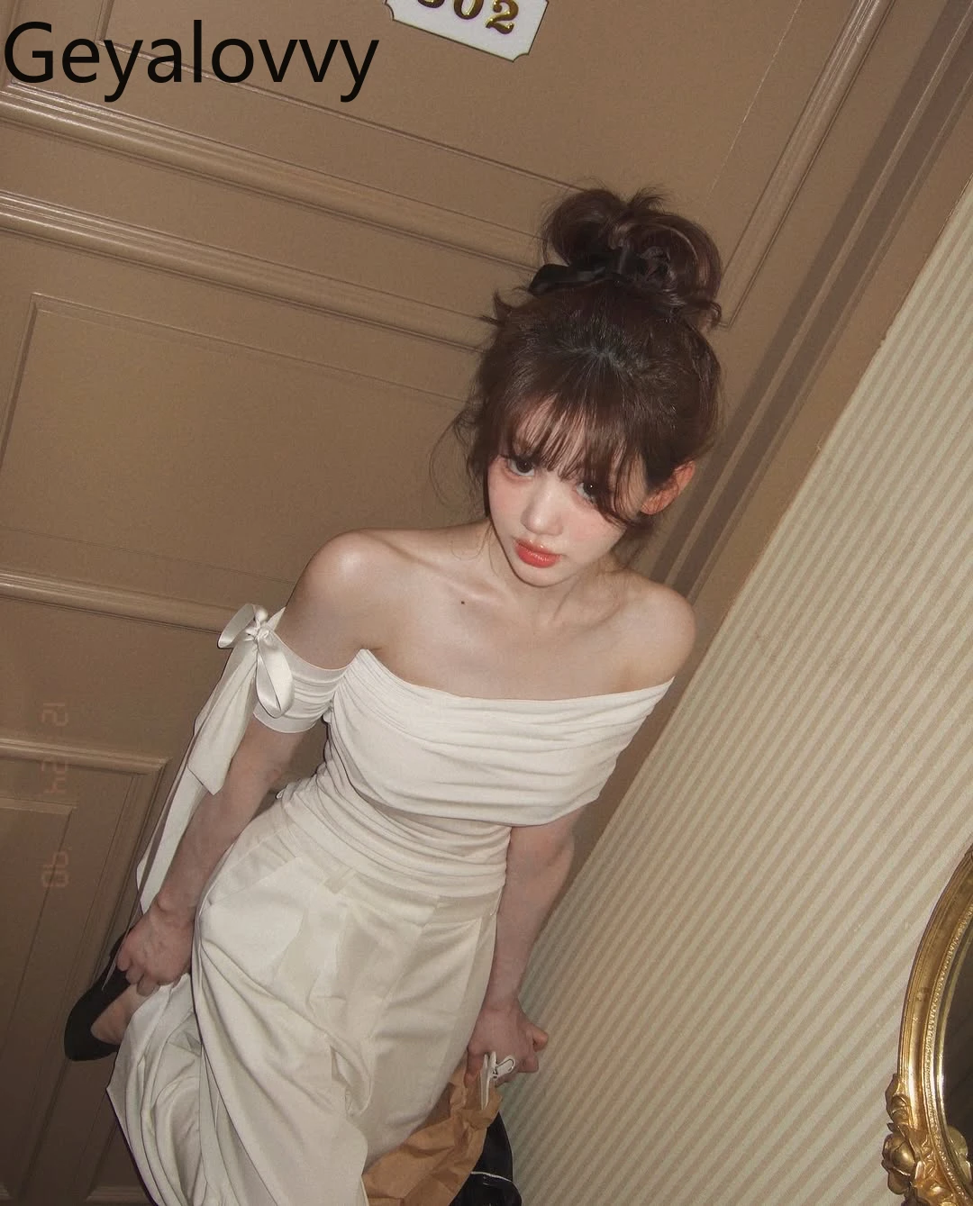 T-shirt a maniche corte con tracolla a una parola plissettata Sweet Girl T-shirt a maniche corte con spalle scoperte Estate Nuovo versatile tinta unita Slim-fit Top