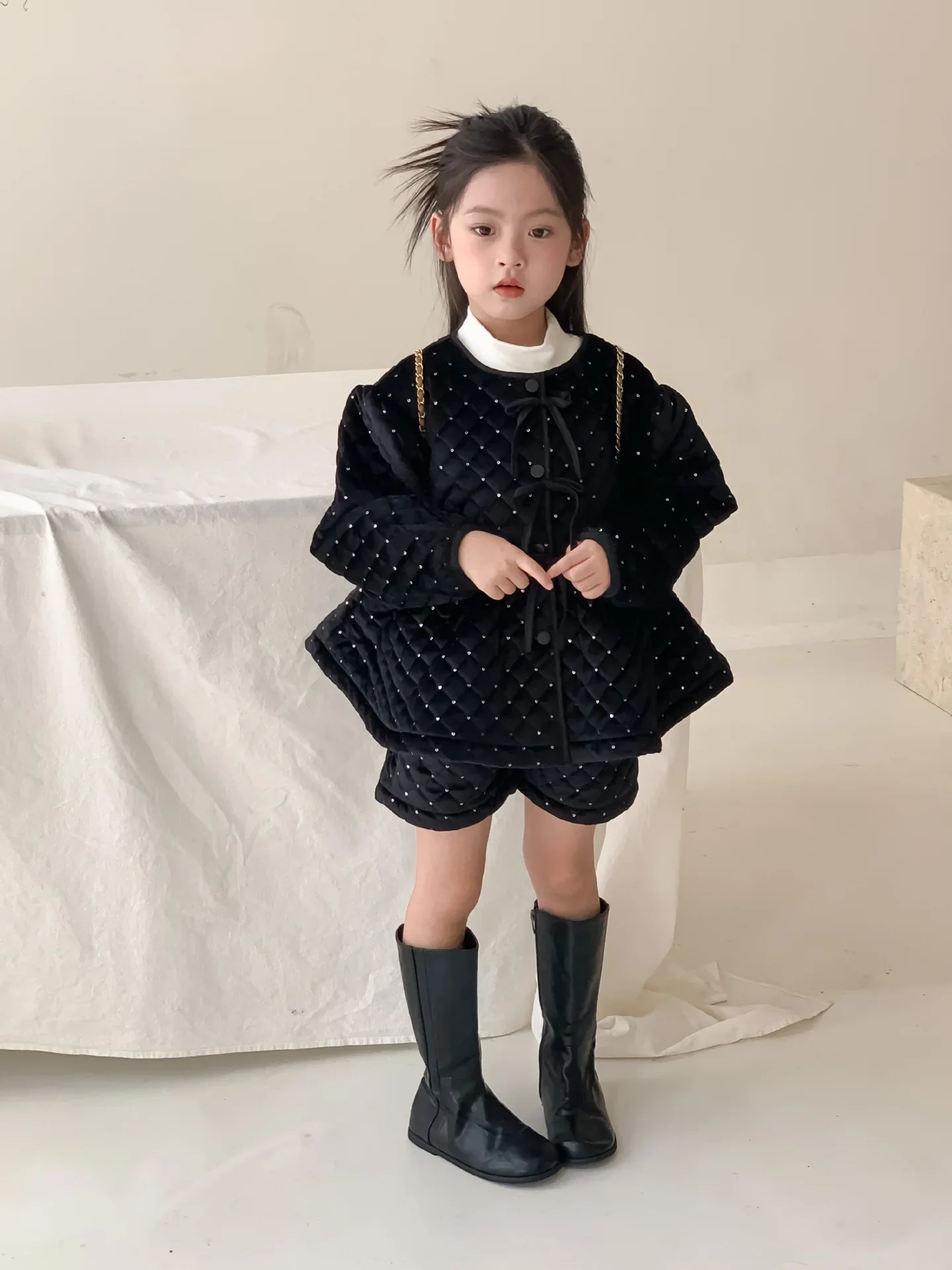 Traje para niñas, ropa de invierno para niños, abrigo de algodón con Clip de lentejuelas de terciopelo de estilo extranjero, pantalones cortos, informal, sencillo, para uso diario, 2024