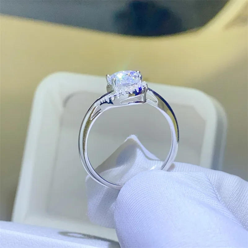 แหวนเพชรมอยส์ซอไนต์1CT ชุบเงินสเตอร์ลิง925พร้อมแหวนทองขาว18K ได้รับการรับรอง GRA สำหรับผู้หญิงเครื่องประดับชั้นดี