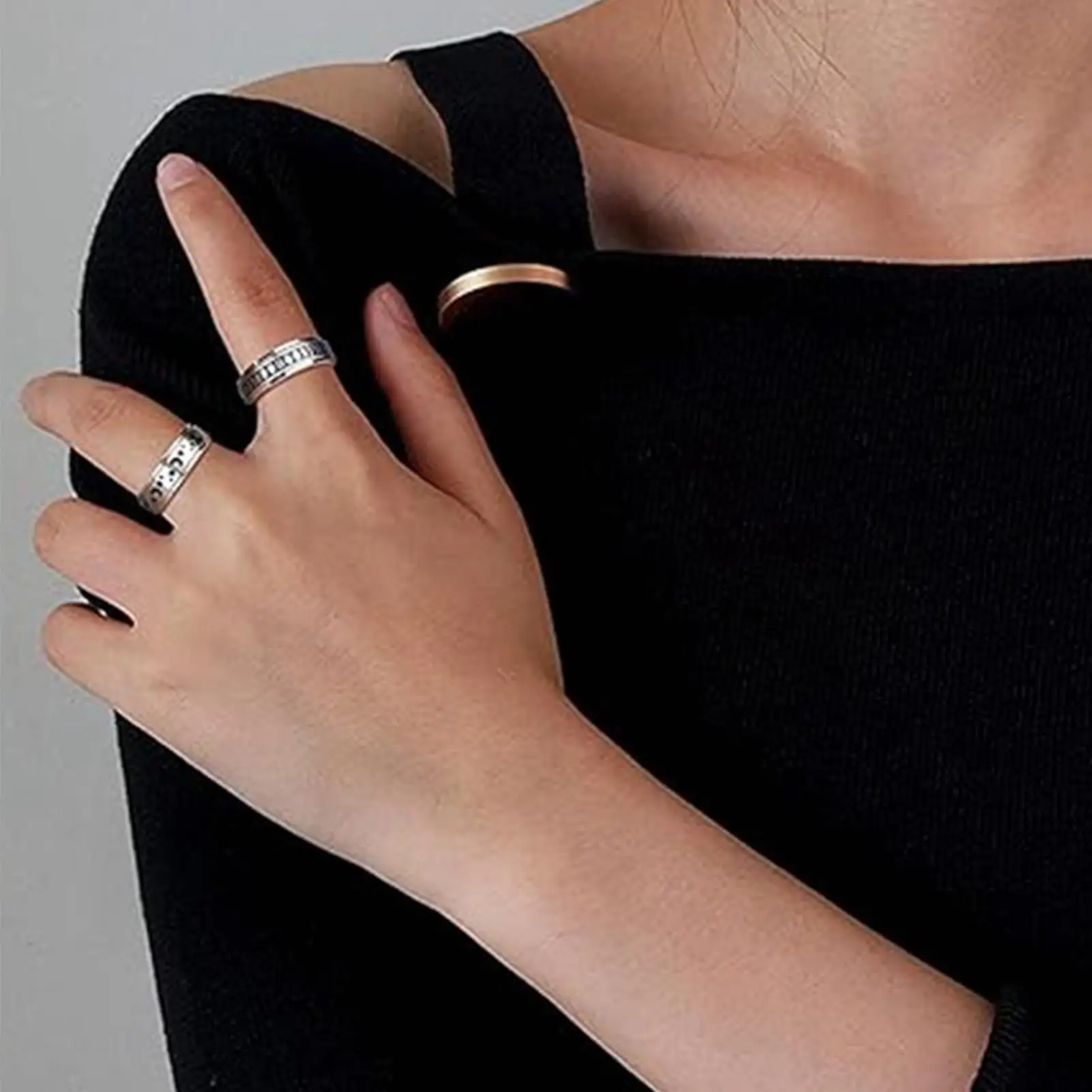 

Fidget Ring Set 4-Piece Stylish Jewelry Relaxing Toy Women Fidget Rotating Rings For Party Gathering Masquerade Commuting
