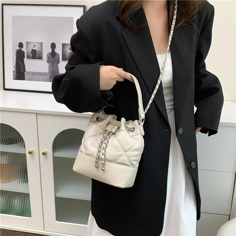 Car sewing bucket bag women\'s shoulder bag solid color mother bag large capacity 2024 new fashion popular women\'s bag