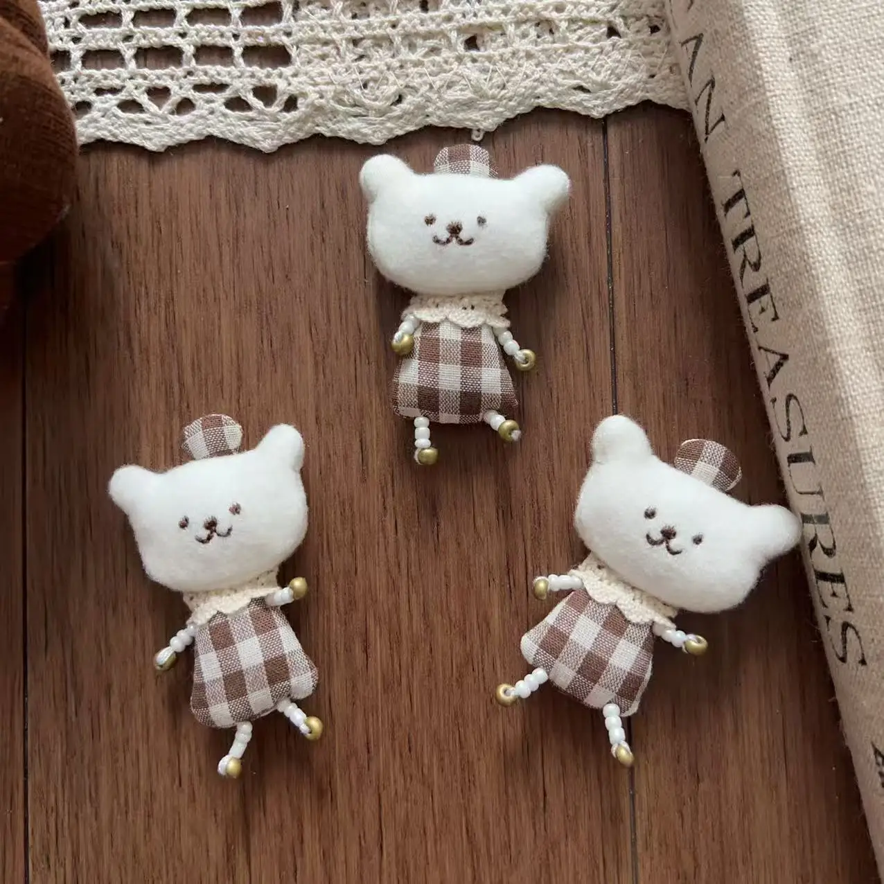 High Quality Soft Fabric Beaded Plaid Bear Hair Clip Brooch DIY for Shoes Socks Hat Backpack Clothing Embellishment