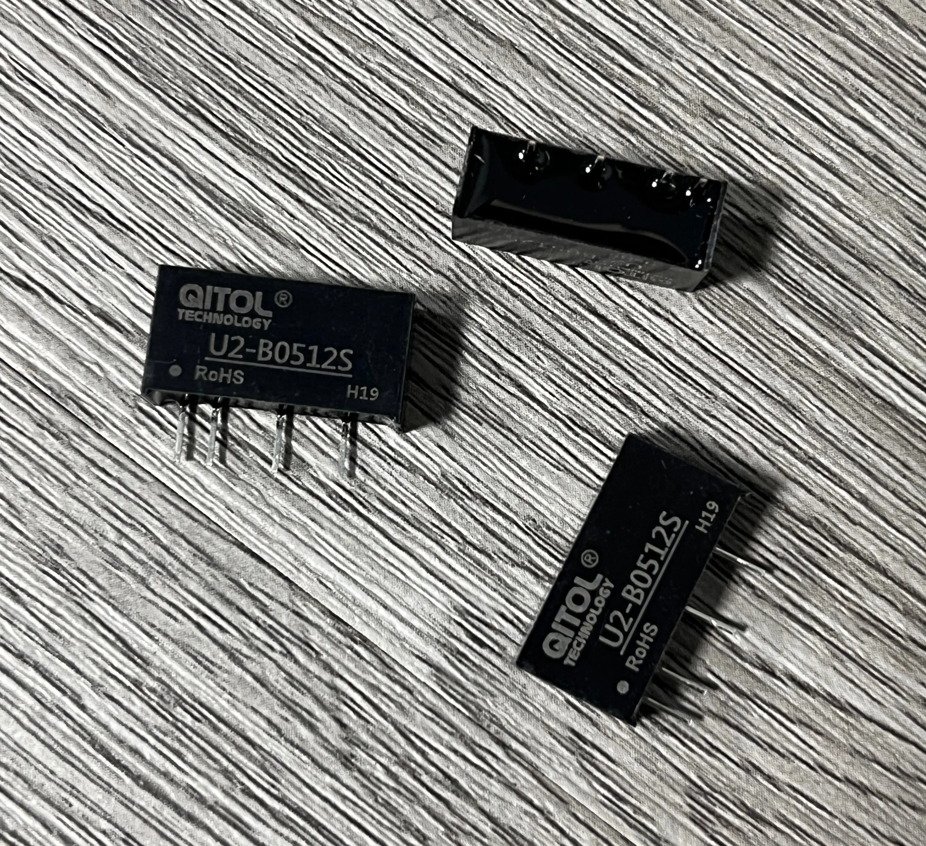 

2W U2-B0512S B0512S-2WR3 DC-DC POWER CONVERTER Switching Supply Step-Down Active Components Isolated DC-DC Power Module