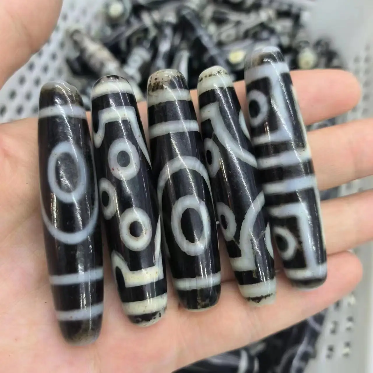 

1pcs/lot Natural Agate Dzi black and white weathered pattern retro ethnic style Various patterns precious accessories jewelry