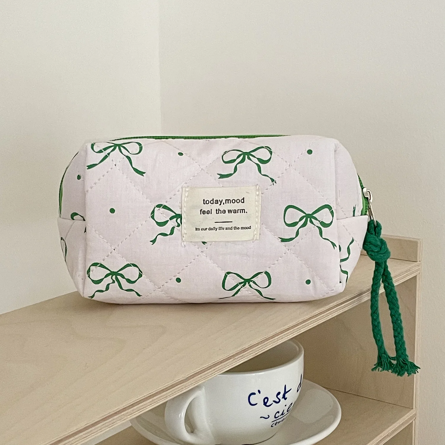 Guava Bow Travel Portable Large Capacity Quilted Handbag Storage Bag Makeup Bag High-Value for Girls