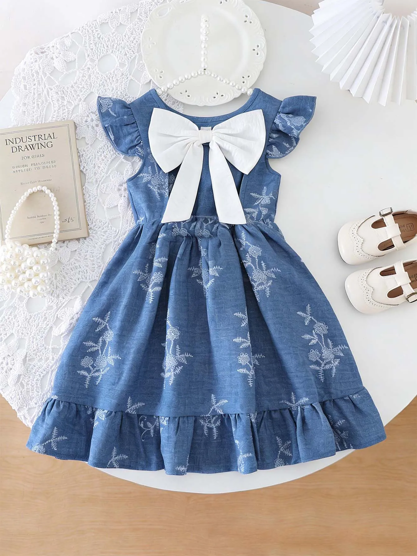 Mädchen-Knielanges Sommerkleid mit abnehmbaren Schleifen und Rückenausschnitt - Allover-Print Strand- und Urlaubskleidung für Kinder – Detail 4