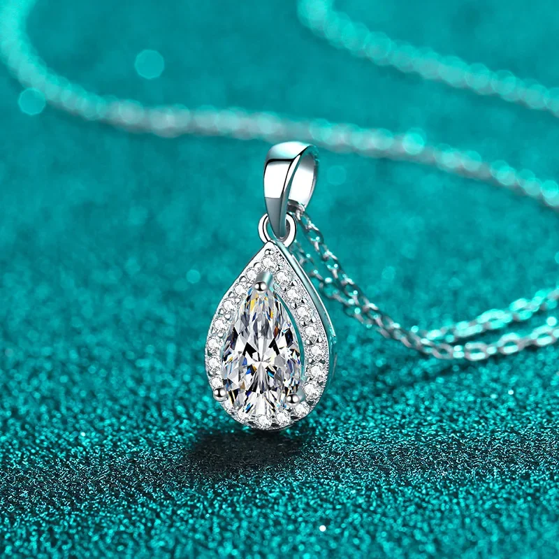 18K gold inlaid diamond women's necklace 5 * 8 pear shaped moissanite collarbone chain Pt950 platinum inlaid diamond pendant
