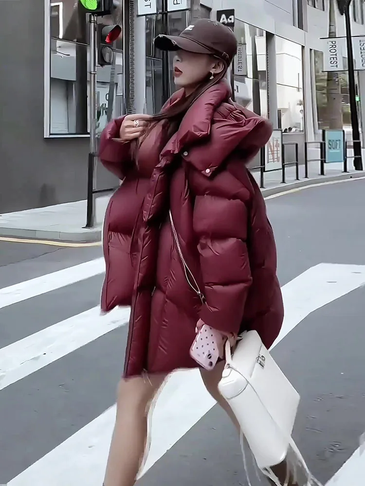 

Высококачественная женская красно-белая пуховая куртка-пуховик свободного кроя средней длины, модная верхняя одежда, коллекция Зима 2025