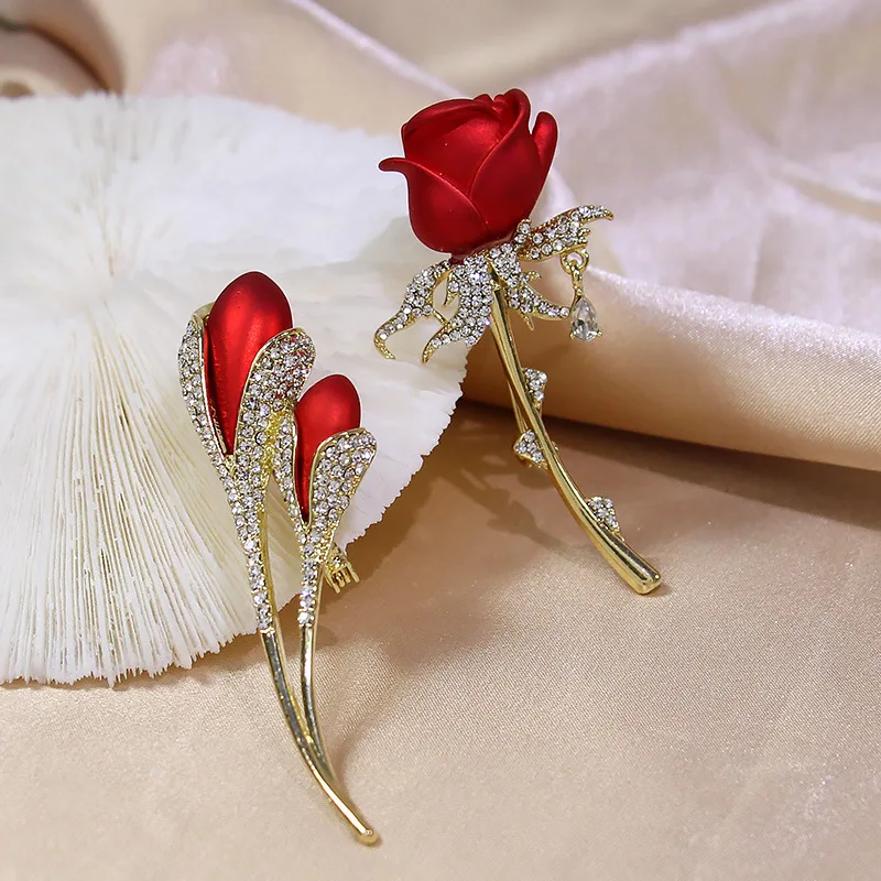 Kiss Jewelry Red Blue Rose Flower Pins for Women Luxury Rhinestone Cute Floral Shape Brooch Pin Dinner Wedding Party Accessories