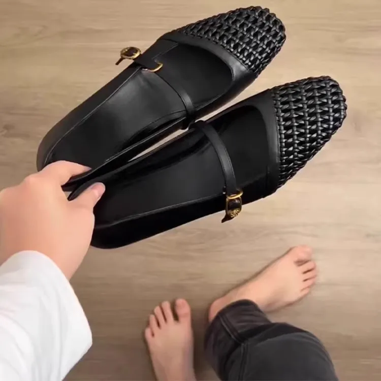 

Универсальные одинарные туфли Мэри Джейн из натуральной кожи с полым квадратным носком, толстым каблуком и мягкой подошвой.