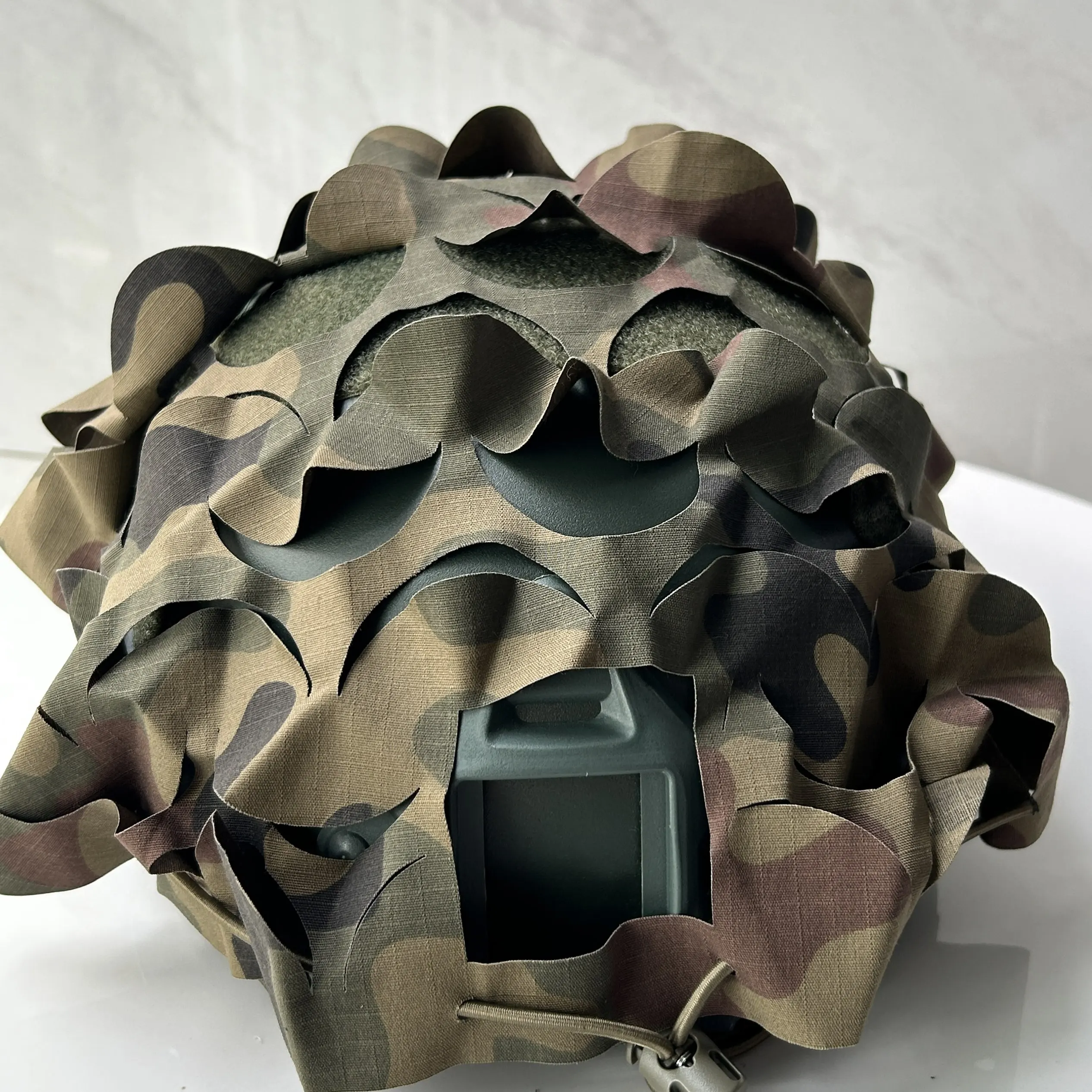 Тканевый чехол wz.93 с польским камуфляжем Woodland Panthera 3D для шлема FAST