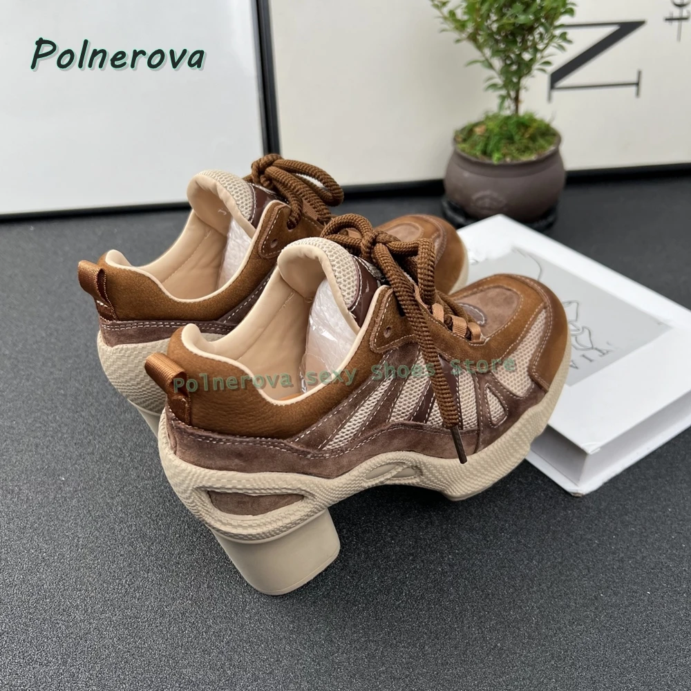أحذية رياضية متقاطعة بألوان مختلطة ومقدمة مستديرة لزيادة الارتفاع من القماش الشبكي للنساء أحذية منصة كلاسيكية غير رسمية موضة خريف 2025