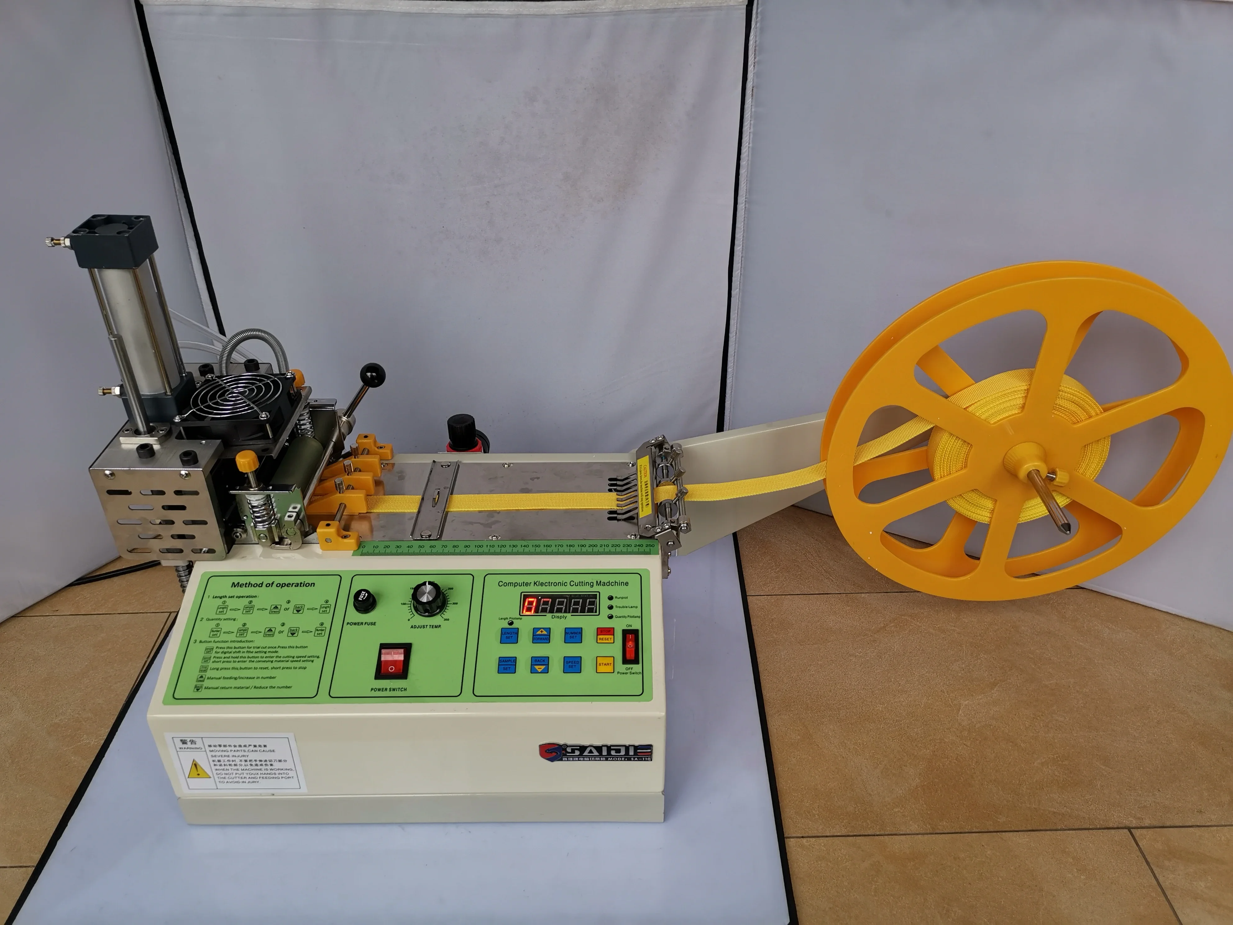 

988TJ hot and cold Cloth tape cutting machine zipper webbing elastic belt automatic cutting machine Automatic entrainment