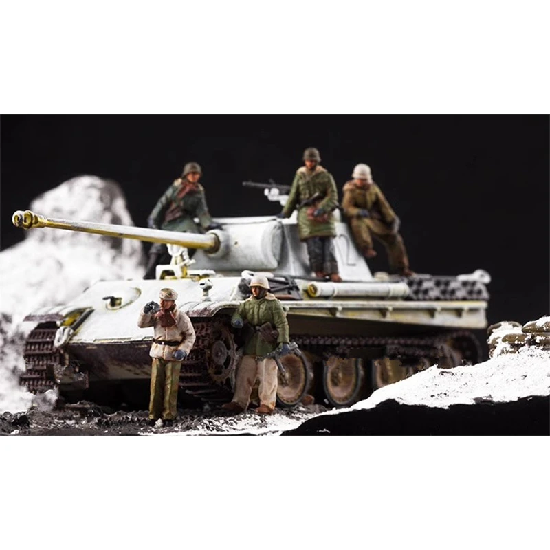 1/72 Scale 5Pcs Winter Panther Tank Car Mounted 5-Man Team Soldiers Action Figures Model DIY Scene Accessory Doll Collection Toy