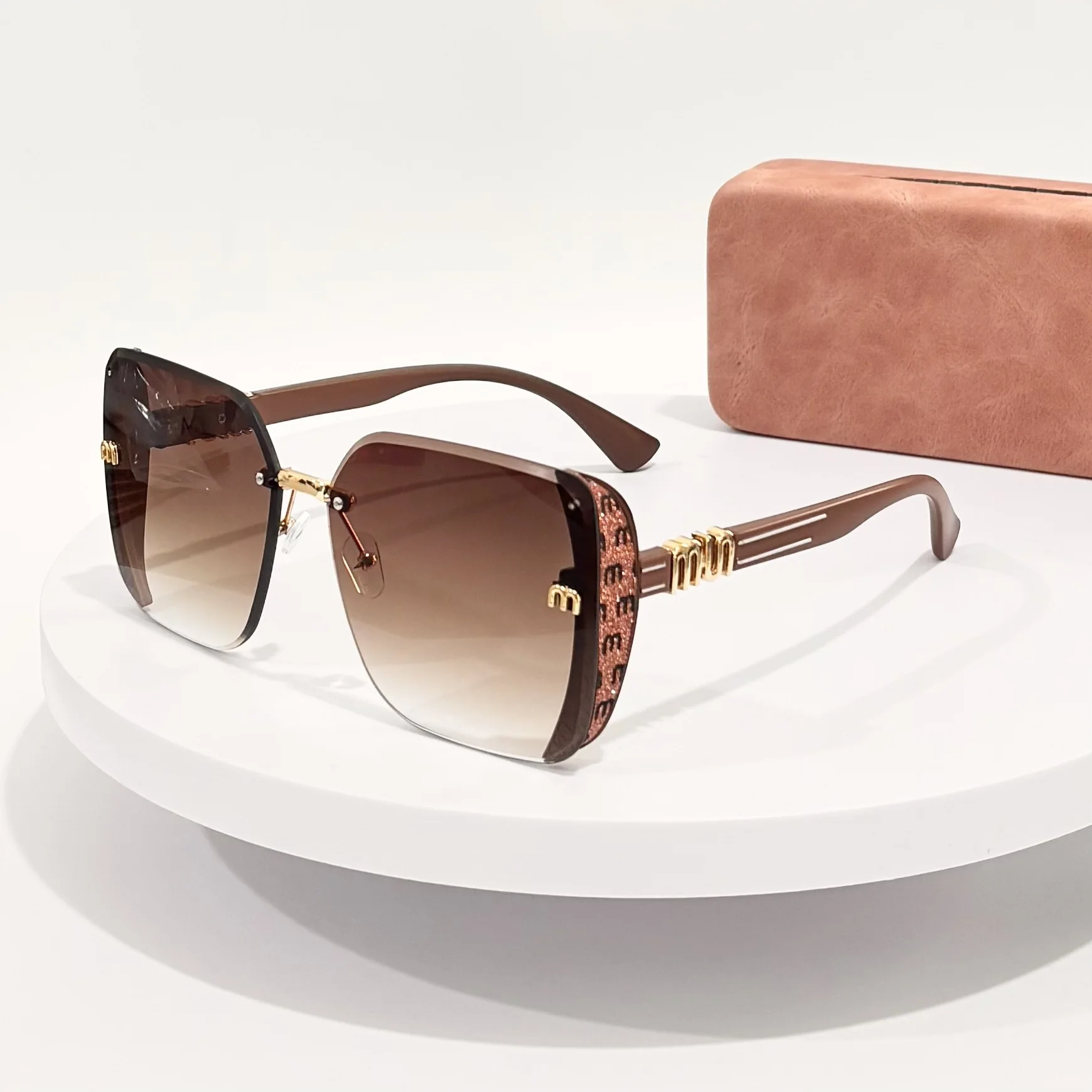 Neue Modische Übergroße M-Buchstaben-Sonnenbrille für Damen, Luxuriöse Quadratische Outdoor-Reise-Sonnenbrille für Herren, Coole Streetwear-Brille für Partys