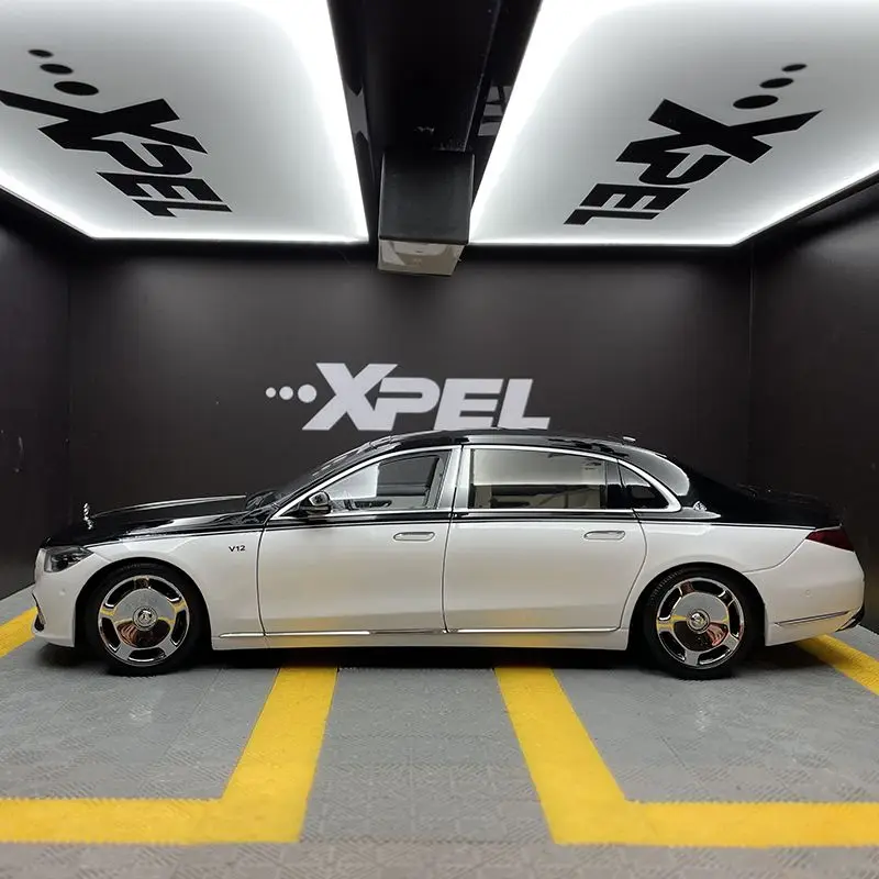 Mercedes-Benz Mercedes-Benz S680 Maybach W223ล้อหลังพวงมาลัย1/18อัลลอยเปิดได้เต็มที่โมเดลรถยนต์