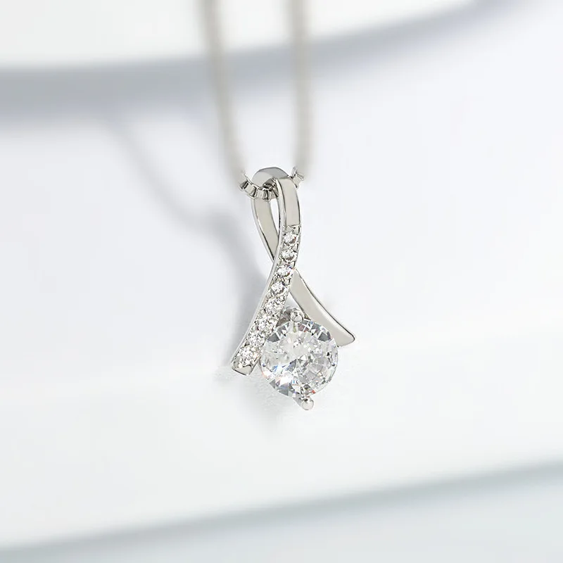 

Dazzling Touch: Classic Solitaire Twist Necklace