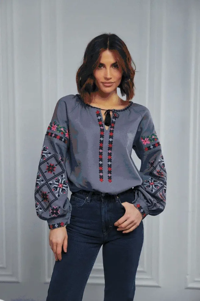 Sweet and versatile imitation embroidery print round neck sash flared sleeve shirt for women