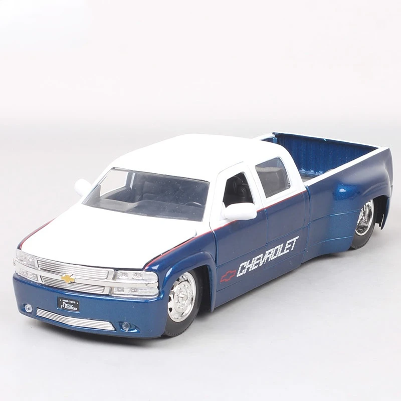 

Jada 1:24 1999 Chevrolet pickup Silverado Dooley High Simulation Diecast Car Metal Alloy Model Car Toy for kids Gift Collection