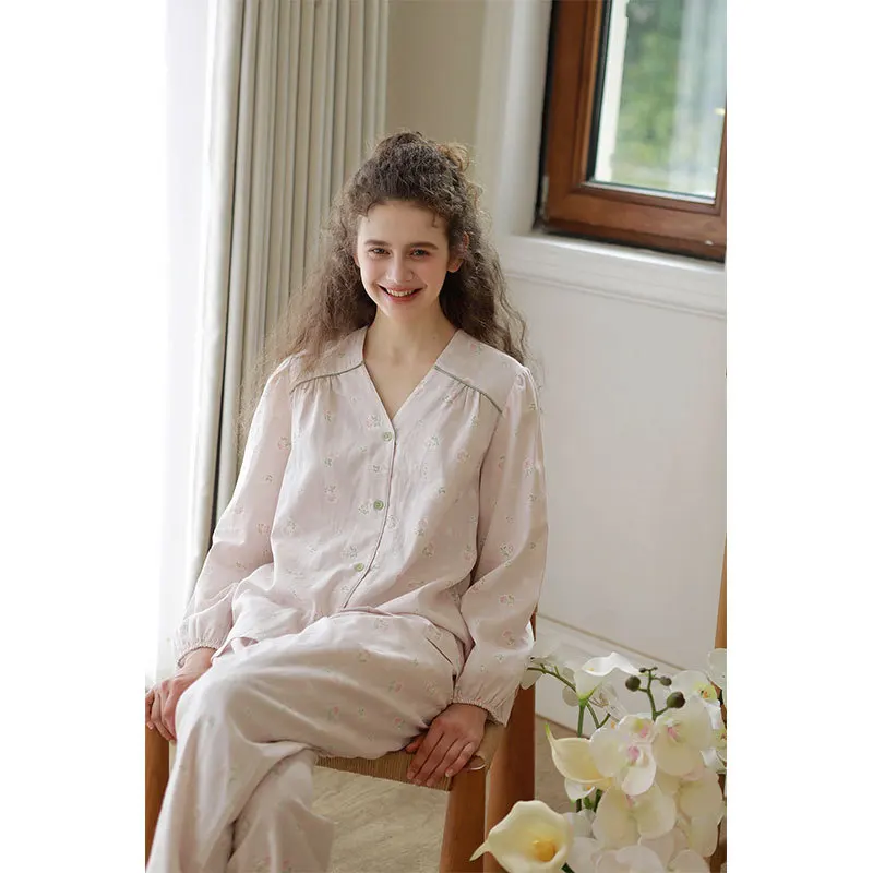 طقم بيجامة رومانسية من القطن الناعم للنساء من Ditsy بطبعة زهور ورقبة على شكل V وأكمام طويلة ملابس مريحة كلاسيكية خفيفة الوزن