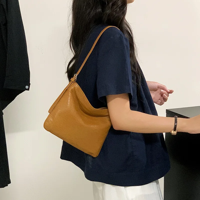 

Женская сумка подмышки из натуральной кожи, простая новая легкая многослойная однотонная сумка через плечо из воловьей кожи на одно плечо, маленькая квадратная сумка