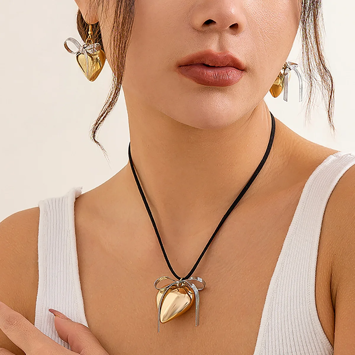 Heart Pendant Necklace Polished Metal Knot Bow Two Tone Contrast Color Sleek Distinctive Versatile Jewelry for Women Casual