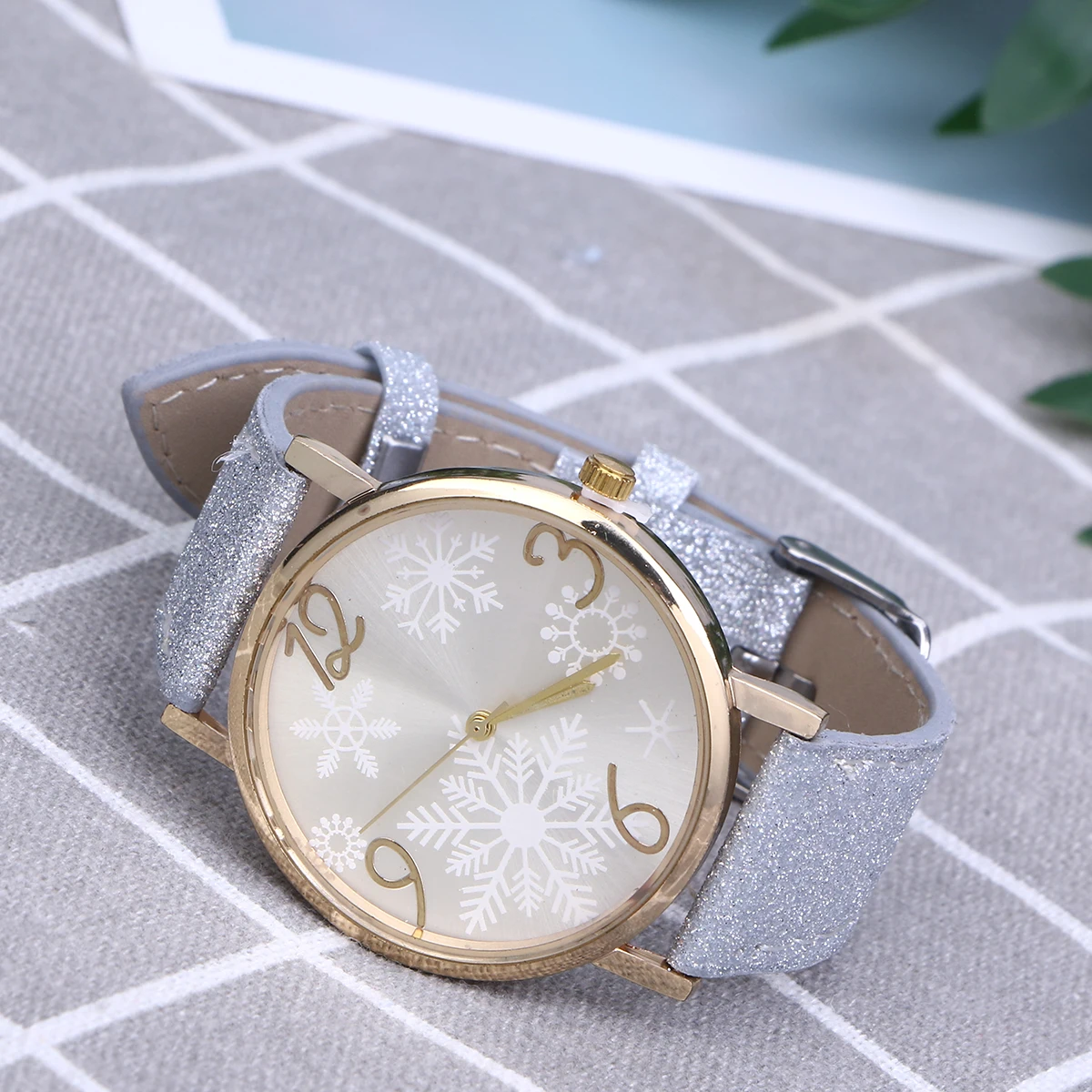 

Luxury Snowflake Face Christmas Design Quartz Watch For Women Blue Durable Precise Timekeeping Fashion Wristwatch Outdoor Indoor