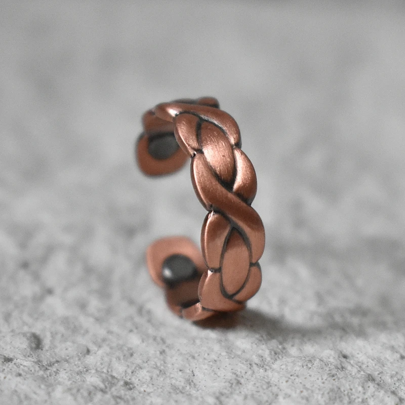Anillo de terapia magnética con diseño giratorio: anillo abierto de cobre puro con imanes curativos para aliviar el dolor y equilibrio energético