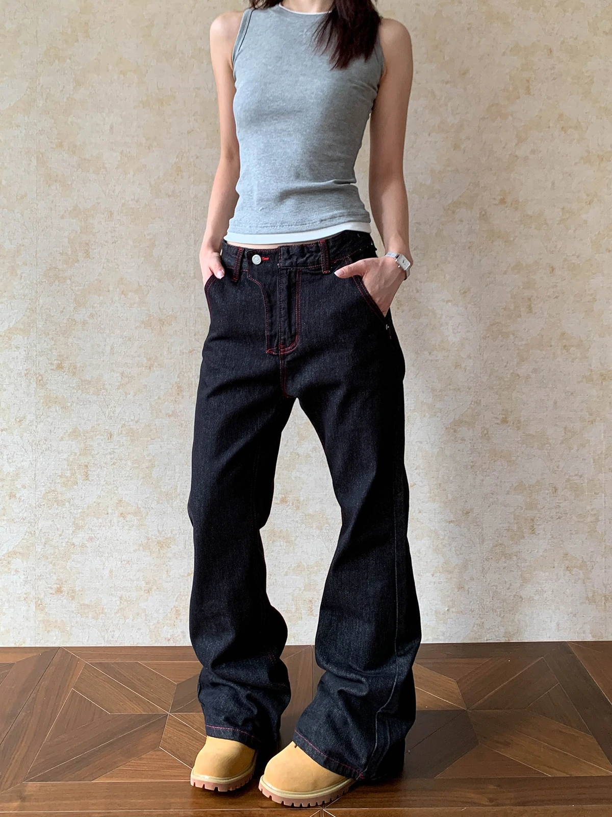 Jeans Americanos Estilo Color Block com Linha Vermelha e Preto, Jeans Micro Flare Cleanfit para Homens e Mulheres, Calças Cas...