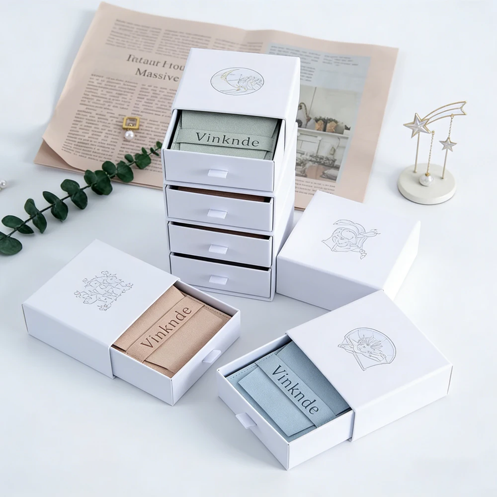 

Подарочная микрофибровая сумка класса люкс для ювелирных изделий: серег, ожерелий, колец. Портативные бумажные коробки-футляры для серег с логотипом.