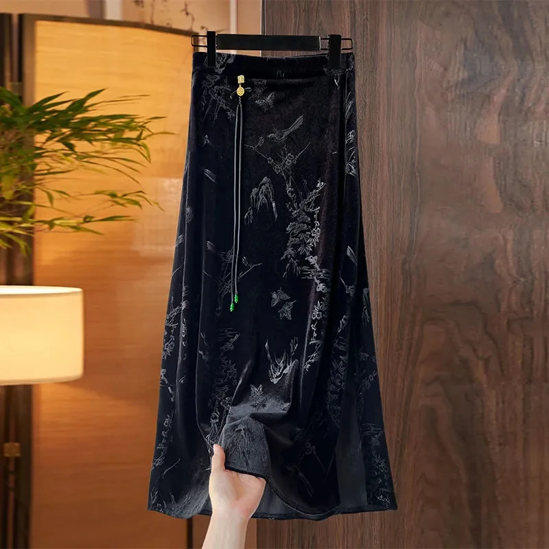 

Luxury Embroidery Skirt High-end Buckle Button Midi Skirts Autumn Winter Black Split Velvet Half Skirt Versatile