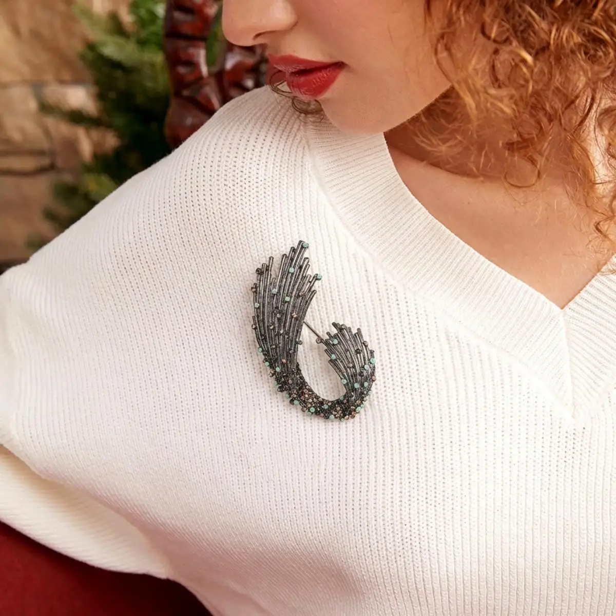 Beaut&Berry Vintage Rhinestone Wave Brooches for Women Unisex Natural Pins Casual Party Jewelry Accessories Gifts Decoration