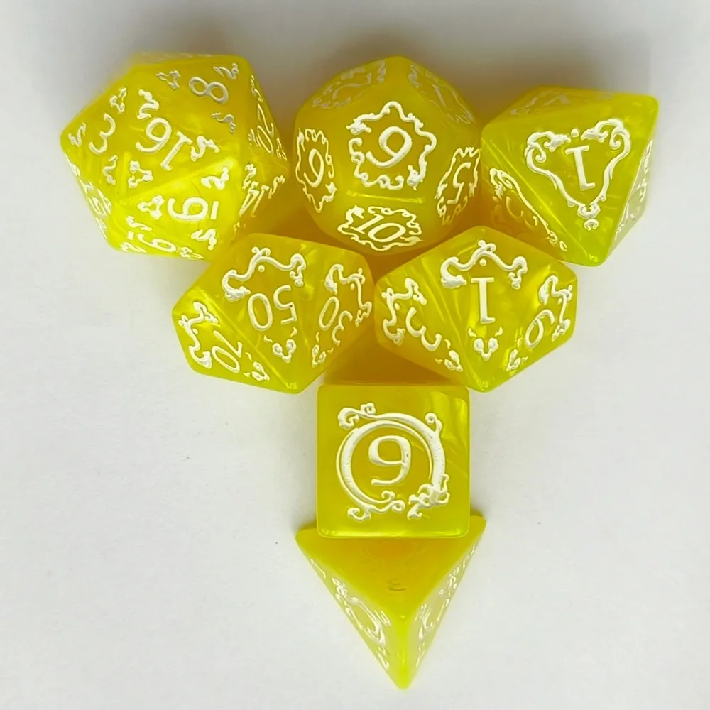 

Набор акриловых кубиков для DND из 7 штук, портативные игровые кубики с драконьим узором, мини-кубики для развлечений