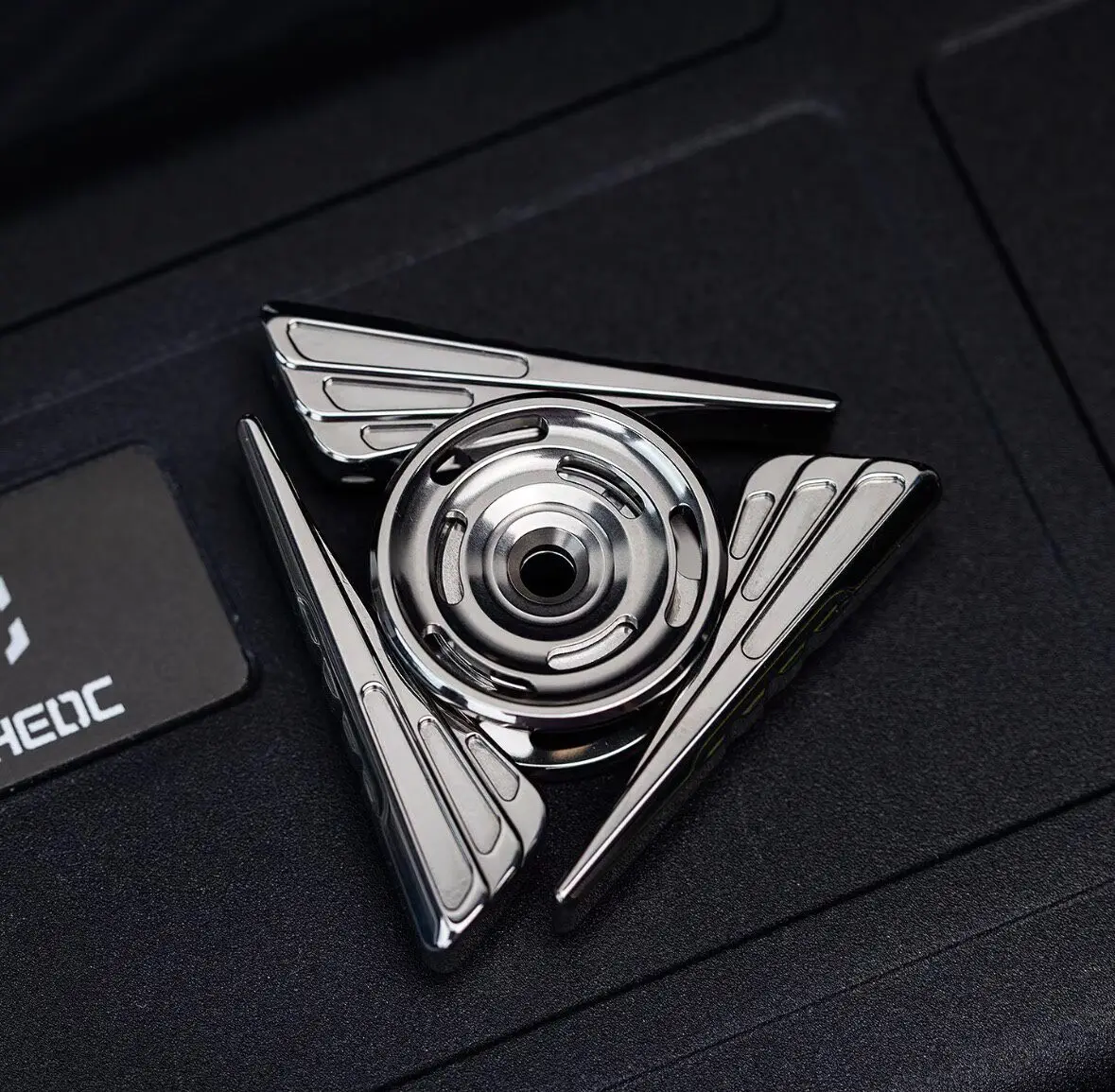 Used EDC [brand New and Unopened] Matrix EDC Feather Simple Gyro Edc Decompression Toy