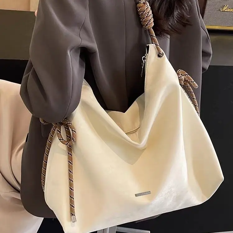 

Women's Tote Bag with Large Capacity Suitable for Autumn and Winter One Shoulder 2025 New Versatile Student Class Bag