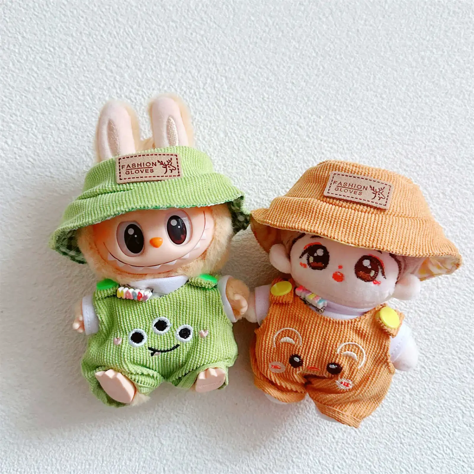 Freizeit-Stil, Trägerhose mit Hut für 17 cm große Labubu-Puppen, Kleidung, niedliche Mini-Plüschpuppenkleidung, das Monster-Outfit-Zubehör